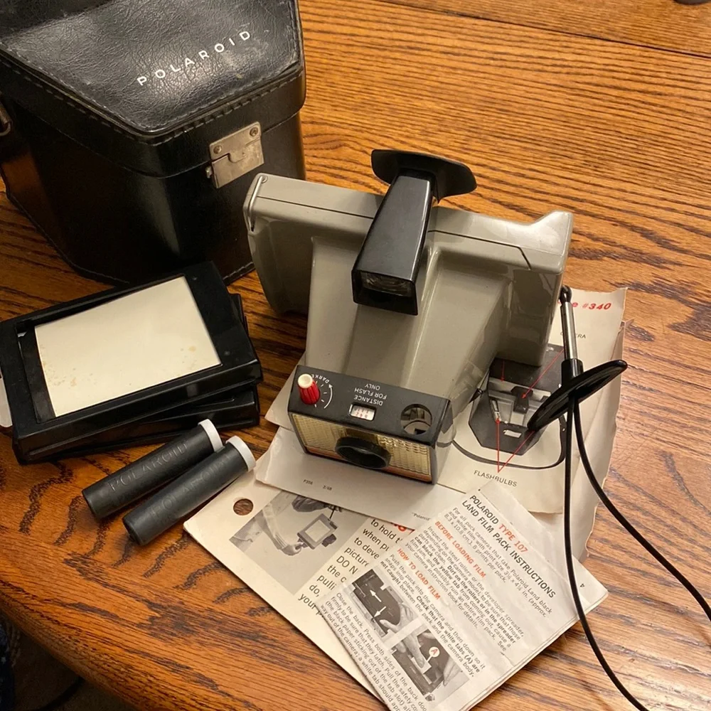 Vintage Polaroid Big Swinger 3000 Land Camera Film Photography & Carrying Case